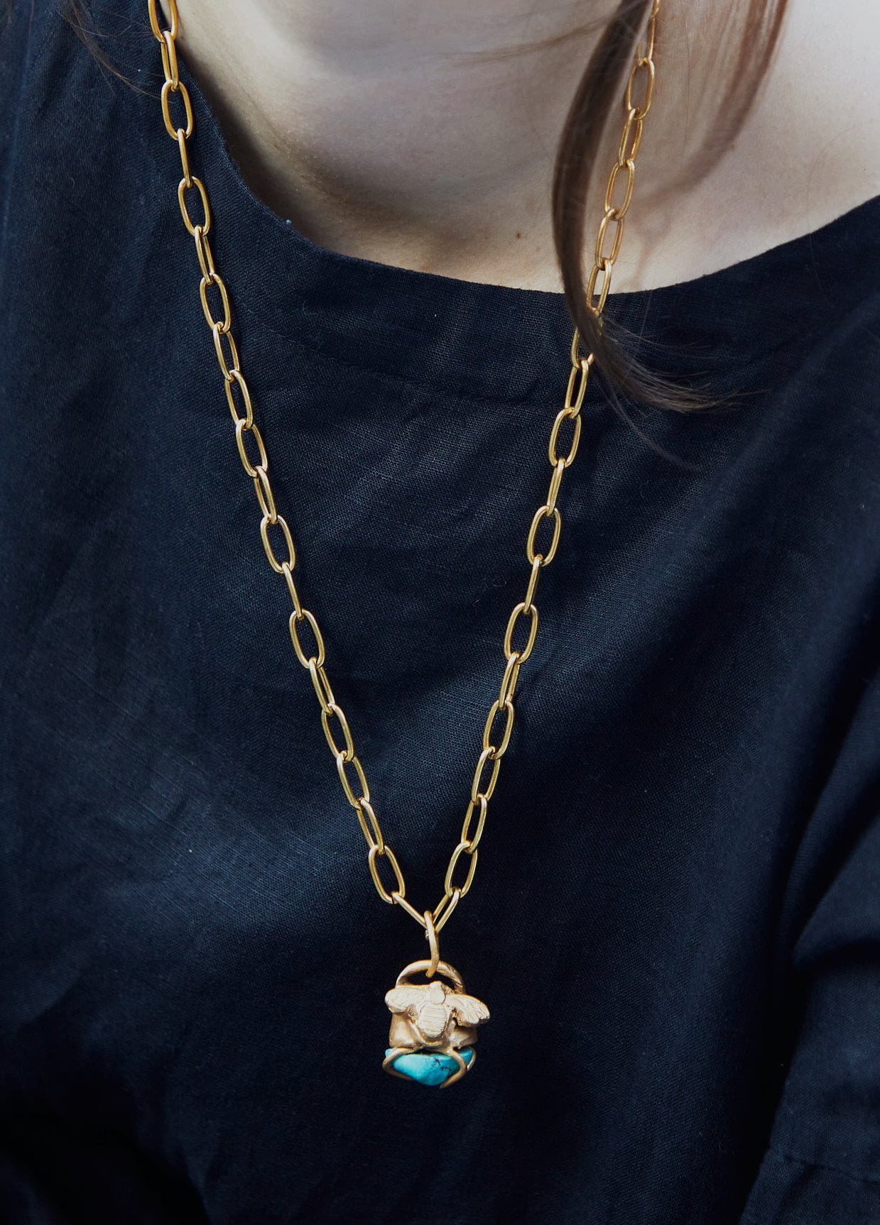 COLLAR BEE